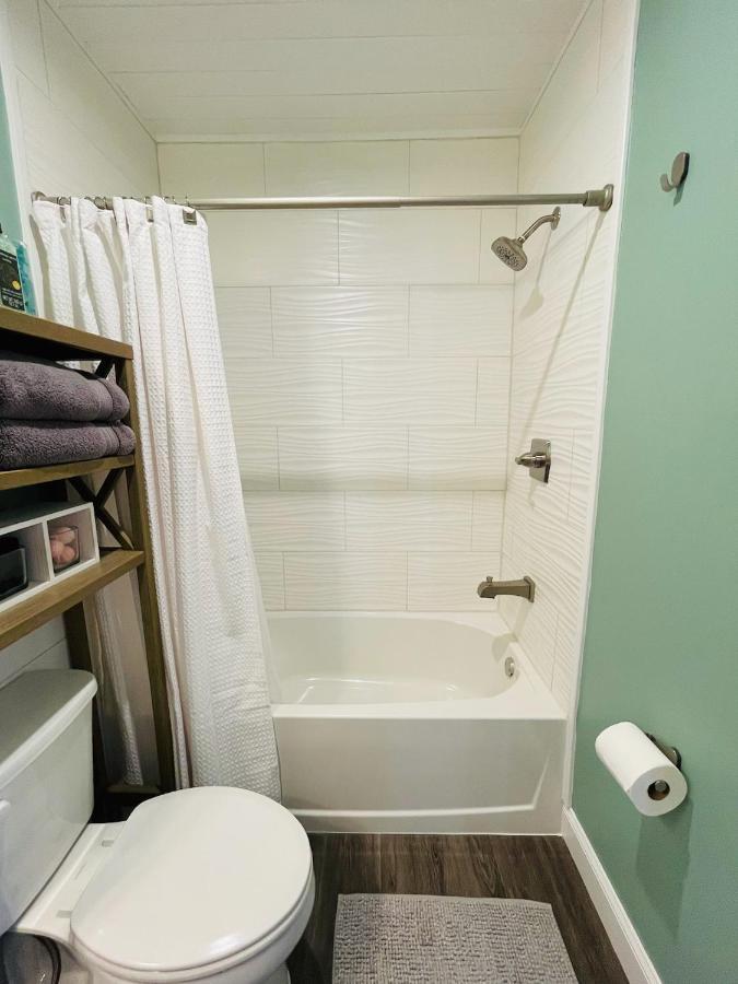 Coastal Chic Suite With Kitchenette And Private Entrance Saint Petersburg Eksteriør billede